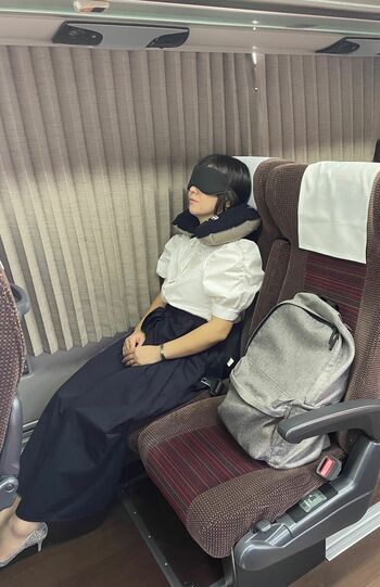 京王バスの「２席ひとりじめシート」イメージ　写真提供／京王電鉄バス