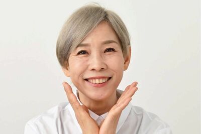 「効果に感動」人気ヘアメイクがおすすめ!フェイスラインすっきりで小顔効果・若返りを狙える3つの“ベロ体…