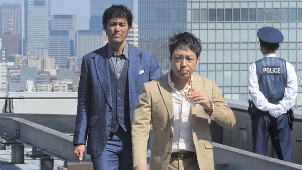 華岡の相棒の小向は、婚活中＆スイーツ男子　(c)NHK