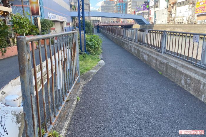 刺殺現場は横浜駅近くの幸川沿いの歩道