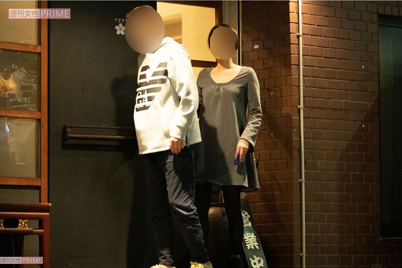 2019年、飲食店から出てきた飯島直子の元夫・A氏と不倫相手のB子さん