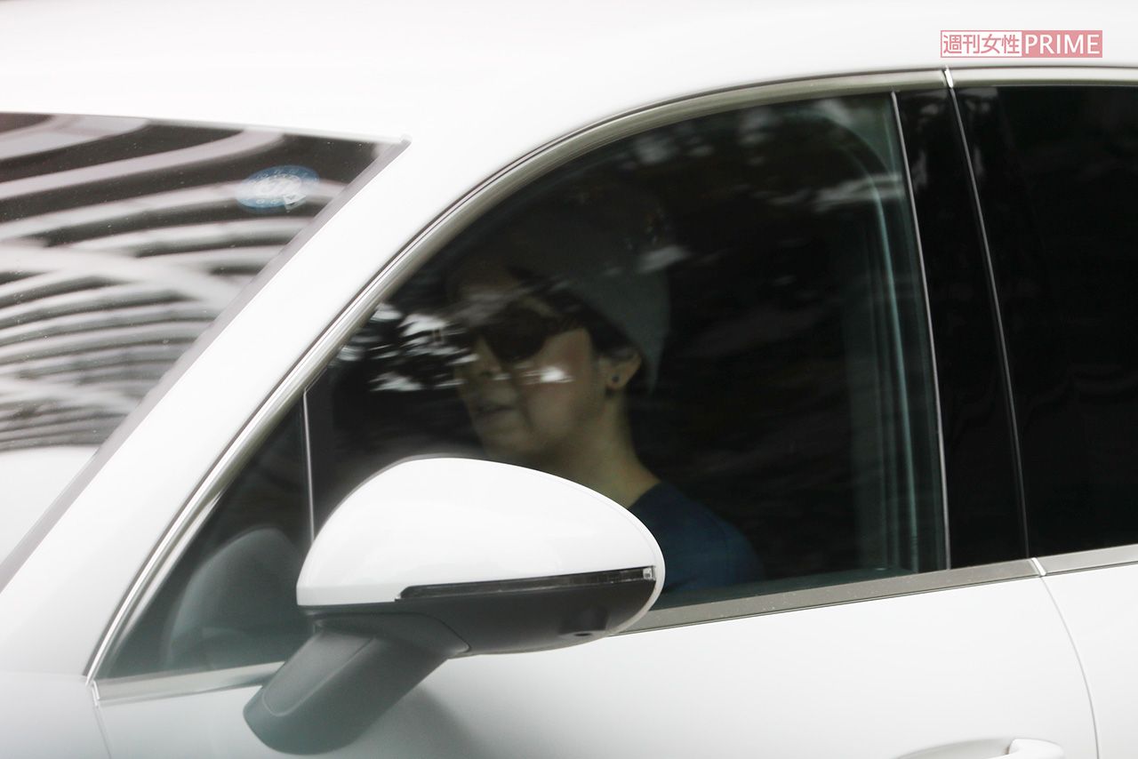 9月20日、友人男性のポルシェに乗る有森