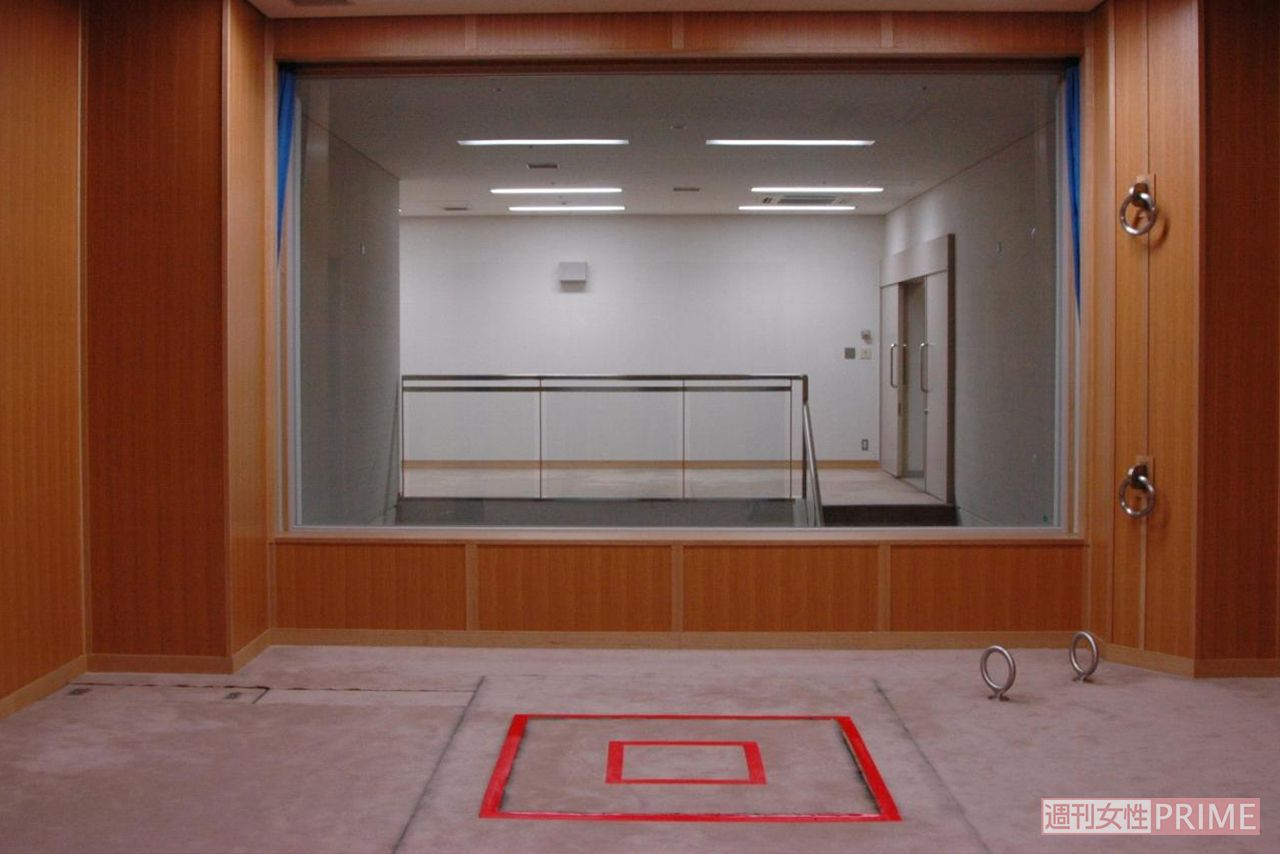 踏み板がある状態（執行室の写真／2010年法務省提供）