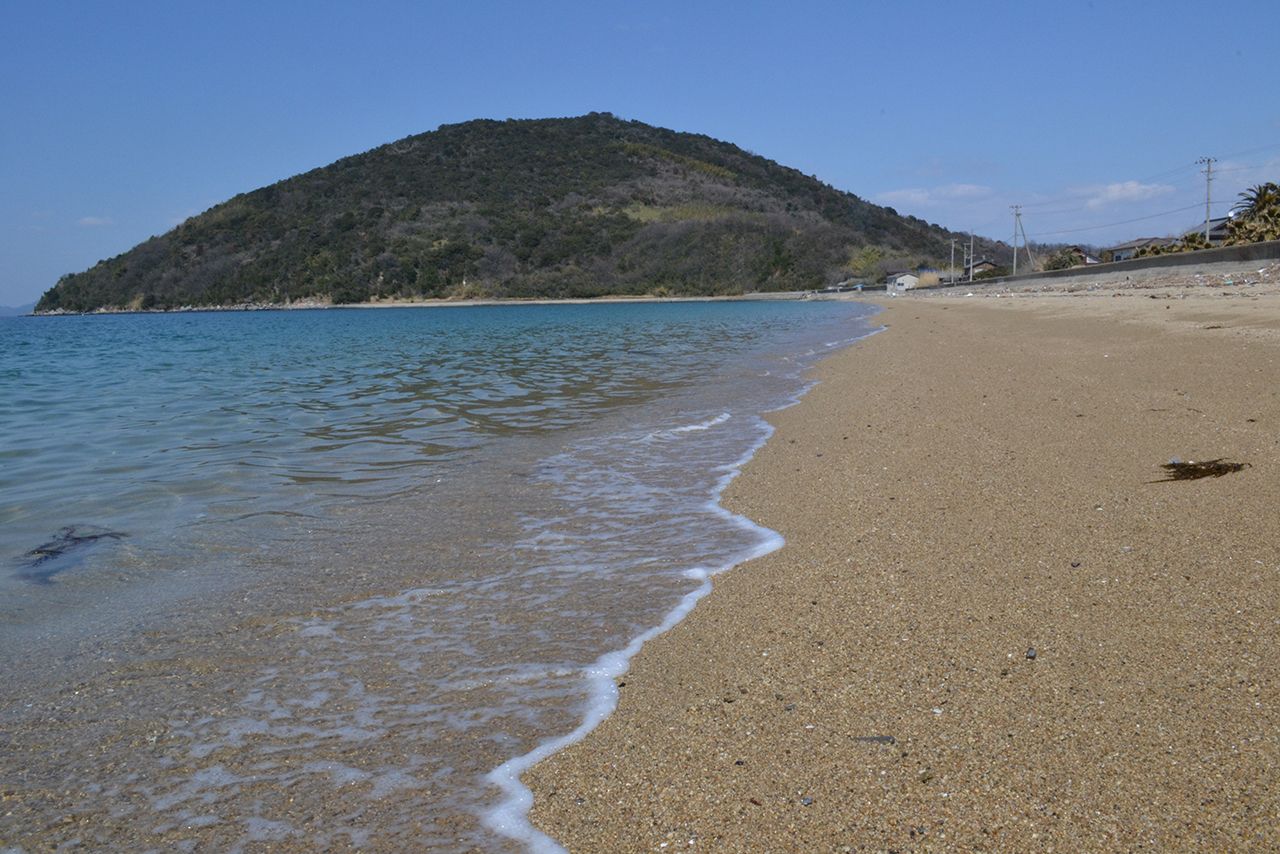 漂流郵便局がある、瀬戸内海の小さな島・粟島