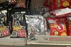 カルビー白黒パッケージが漫画家・一葵さやかのアレンジで大バズ！本人に聞いた反響とカルビーの回答