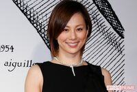 米倉涼子ら宣伝するキャップ、仕掛け人は“芸能界の裏側では有名なバーのママ”