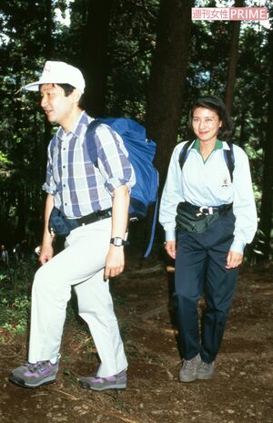 '94年6月、東京・奥多摩にある高水三山を登られる皇太子さま（当時）と雅子さま
