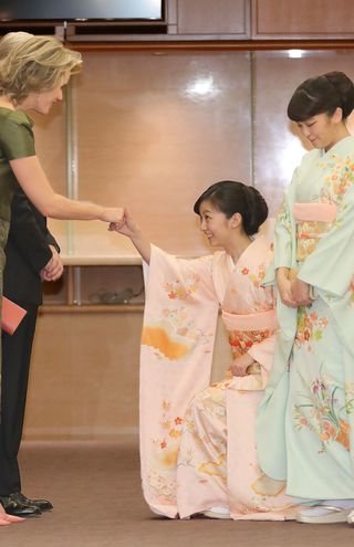 ベルギー国王夫妻には眞子さまに続き和装で、「カーテシー」を（'16年10月）