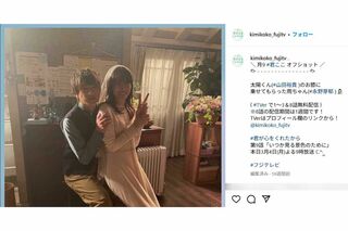 ドラマ『君が心をくれたから』のオフショットで山田裕貴の膝の上に座る永野芽郁（番組公式インスタグラムより）