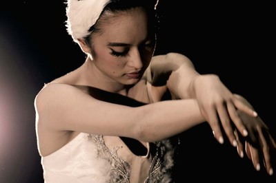 東京ガス制作のWEB限定ムービー『“SWANLAKE”』で白鳥の湖を舞う門脇麦