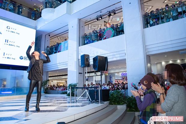 「池袋最高!　サンシャイン日本一!　すごい。なんか今まででいちばん人が多いですね」と、きよしくん　撮影／廣瀬靖士