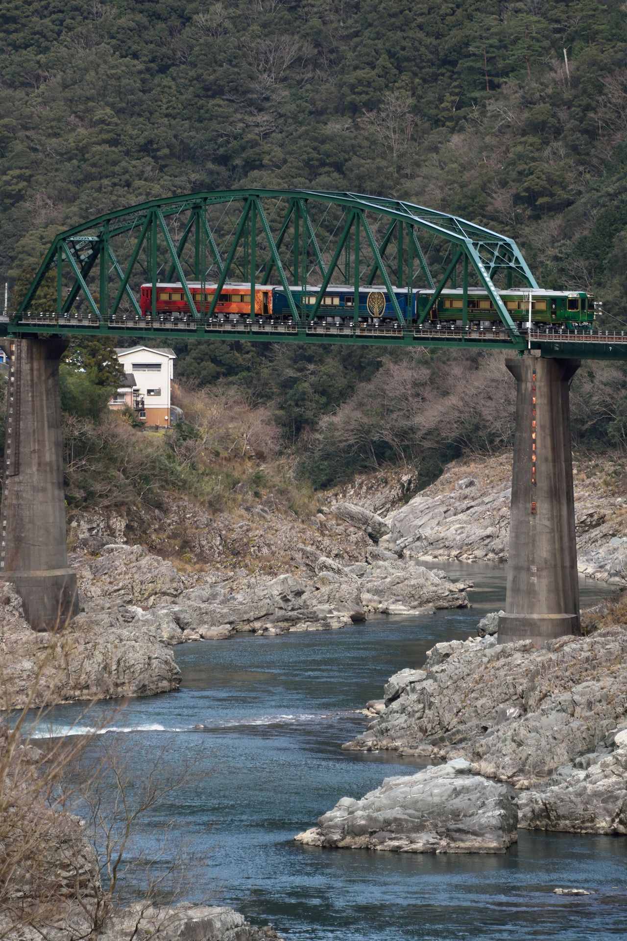 四国まんなか千年ものがたり（写真提供：JR四国）