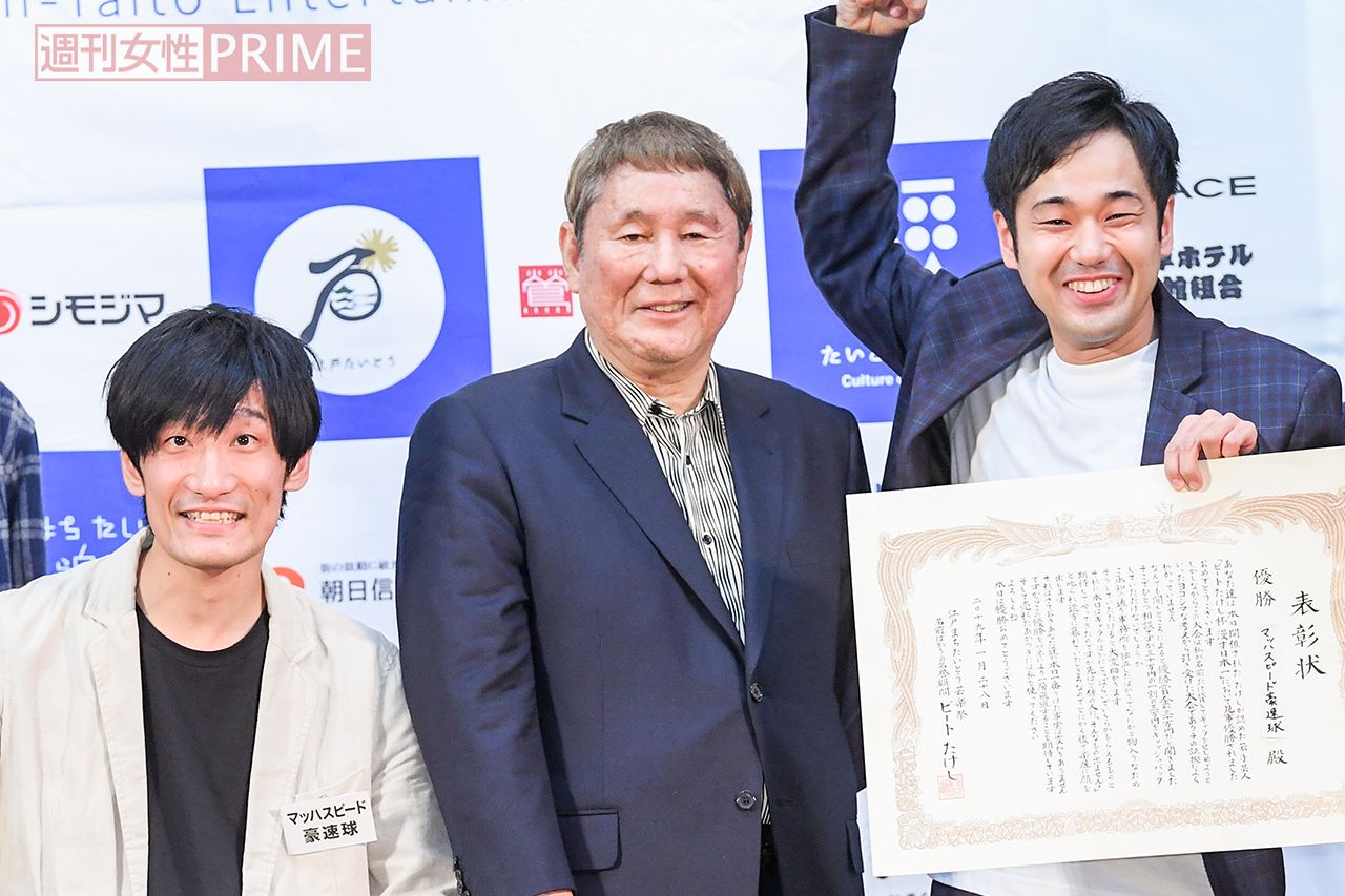 マッハスピード豪速球とビートたけし（写真中央）　撮影／高梨俊浩