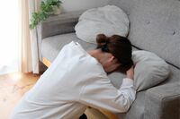 《疲れを取る7つの習慣》「スマホ漬けは疲れを悪化させる」疲れにくい身体をつくる“改善策”を医師が解説