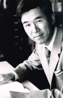 『人間であることの原点』、『燃える思想』など、数多くの著書を上梓した30代