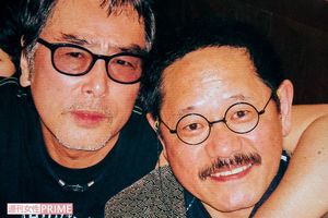 映画『竜馬暗殺』でも共演した故・原田芳雄さんと。生前、外波山は原田さんの個人事務所に所属していた