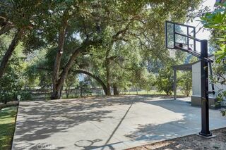 真美子夫人とバスケットボールを楽しむことも…？（米・不動産チェーン『Redfin』ホームページより）