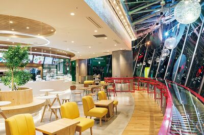 「クリスピー・クリーム・ドーナツ」東京国際フォーラム店●東京都千代田区丸の内3-5-1 Bブロック1F　TEL03-6551-2380　無休