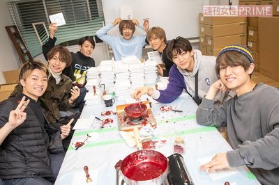 真田佑馬、7ORDER projectのCD梱包に奮闘！ 7人がこだわった“手作業”現場に密着