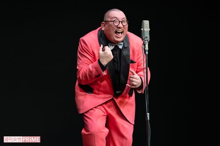 しゃべり倒すこと約2時間。街裏ぴんくのめくるめく“ウソ漫談・ワールド”に会場は大爆笑　撮影／齋藤周造