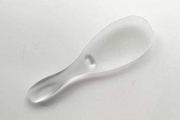 マーナの「極しゃもじプレミアムクリア」※画像をクリックするとAmazonの商品ページにジャンプします。