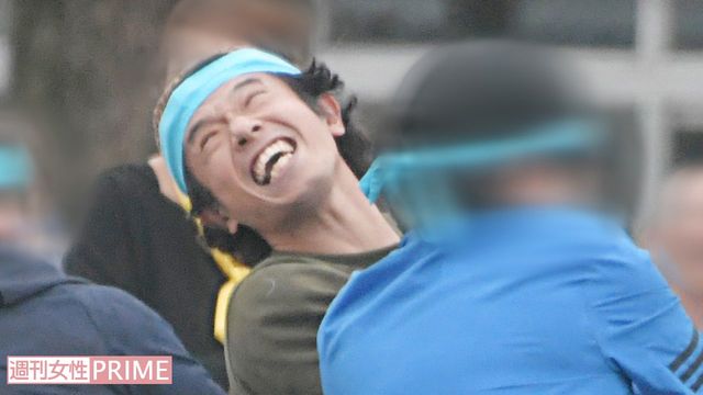 懸命に綱を引く庄司智春。テレビ以上に気合が入っていた。“ミキティー!”は欠席だった（2017年10月）