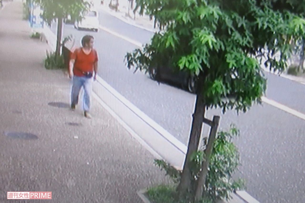 JR宇治駅近辺で防犯カメラに映った青葉容疑者とみられる男（松浩不動産提供）