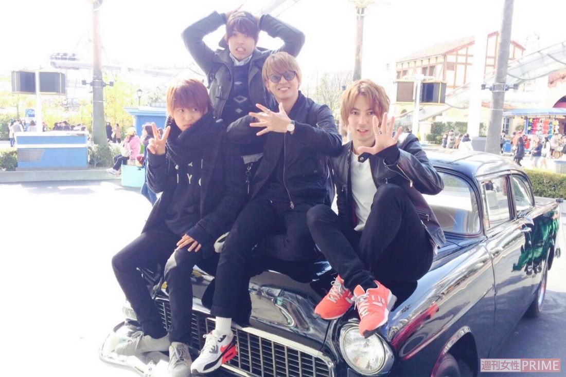 左から目黒蓮、原嘉孝、寺西拓人、森継亮太。“国民の元カレ”こと寺西も、当時はギャル男風の雰囲気（2017年10月）