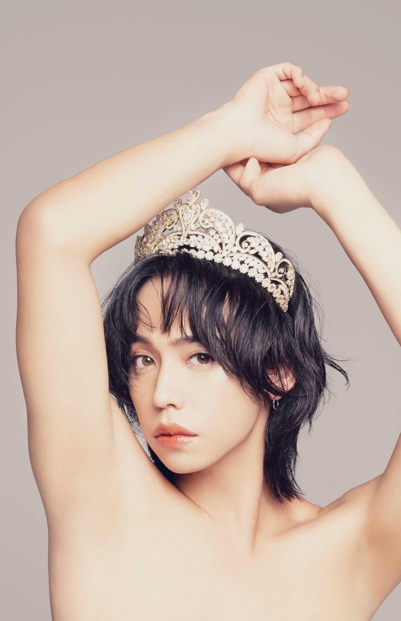 自身がプロデュースする美容液CMのryuchell（SNSより）