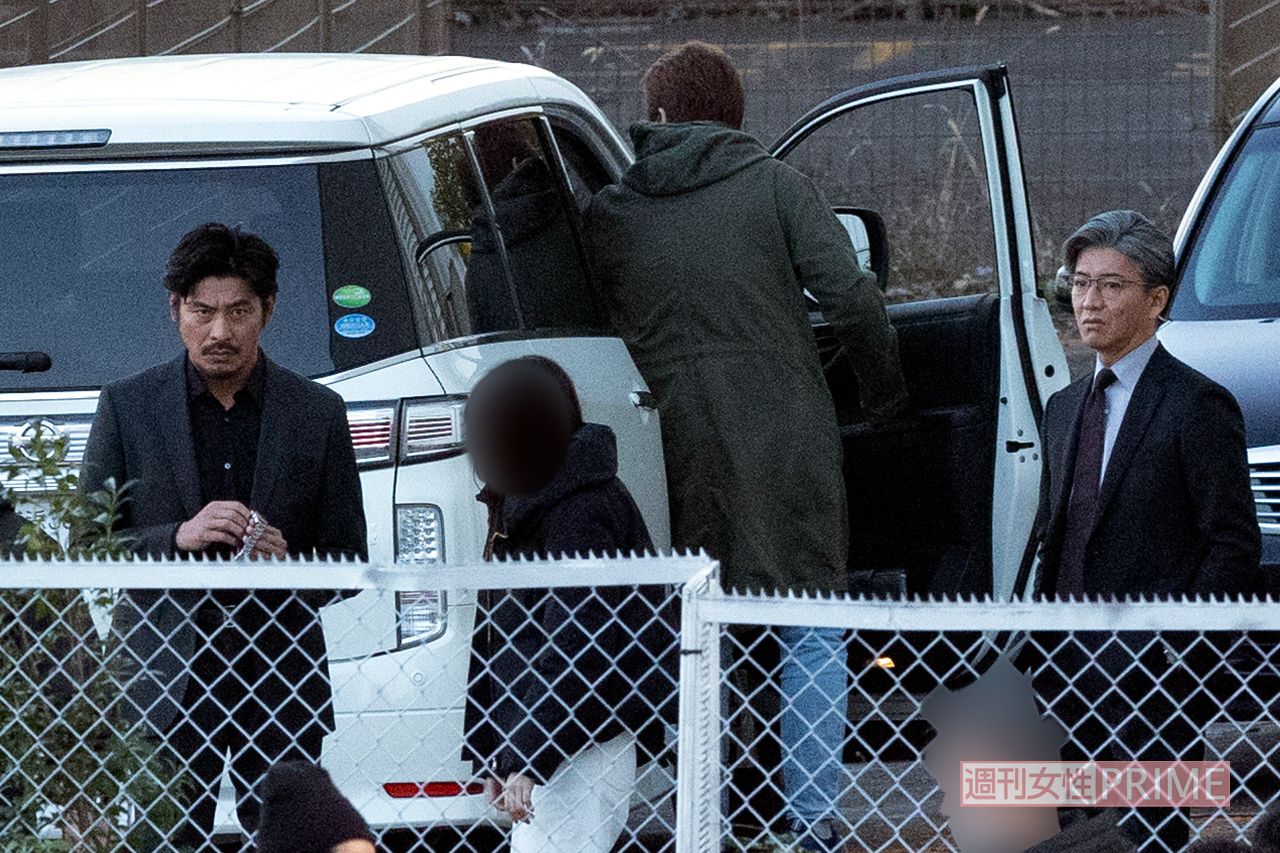 『風間公親─教場0─』の撮影に臨む木村拓哉と坂口憲二（2023年）