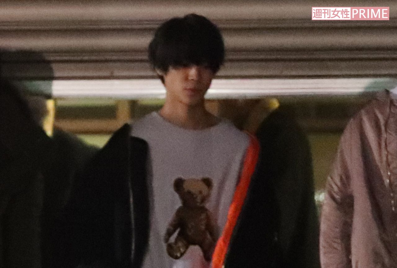 可愛いニットを主張する松島聡（2018年元旦初詣）