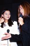 '97年、報道陣の前で堂々としたラブラブぶりをみせた小室哲哉と華原朋美