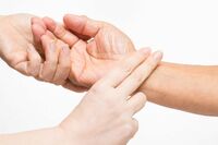 女性の死因でいちばん多いのはがんではなく「血管の病」大学教授が教える簡単動作、“1分ニギニギ”で「血…