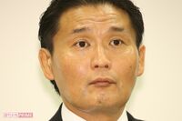 貴乃花のイケオジ化が大反響、トレードマークのマフラーを会議中でも巻くのは「古傷の影響で首元に風が当た…