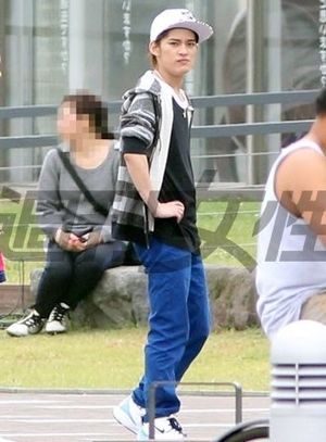 中山優馬、MV横浜ロケで喫煙姿を目撃される