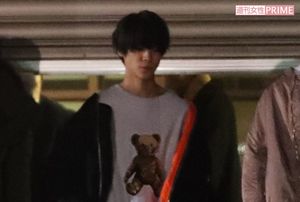 可愛いニットを主張する松島聡（2018年元旦初詣）