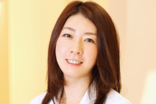 山屋雅美先生（美容皮膚科医）