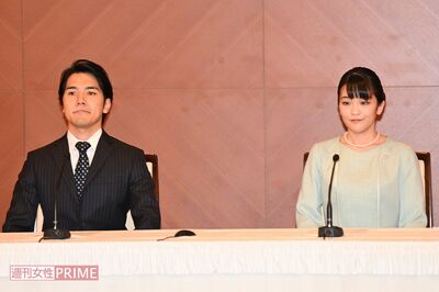 結婚会見に臨んだ小室圭さんと小室眞子さん（'21年10月26日）