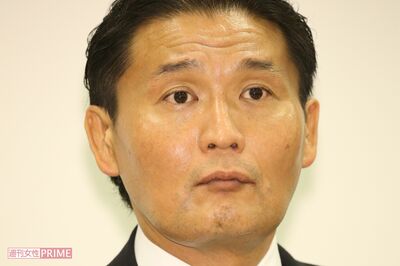 貴乃花のイケオジ化が大反響、トレードマークのマフラーを会議中でも巻くのは「古傷の影響で首元に風が当た…