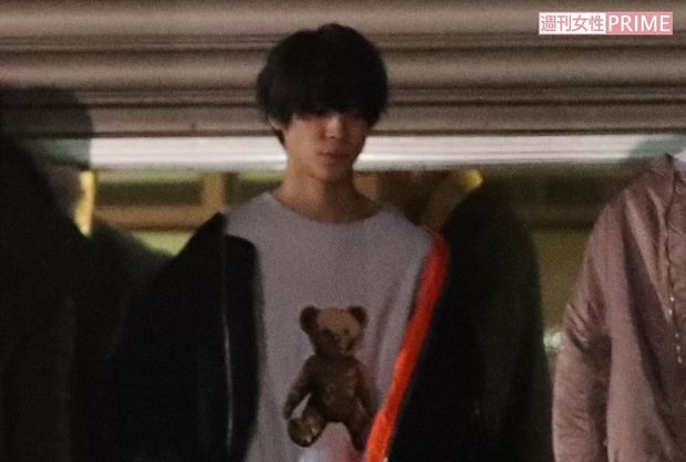 可愛いニットを主張する松島聡（2018年元旦初詣）