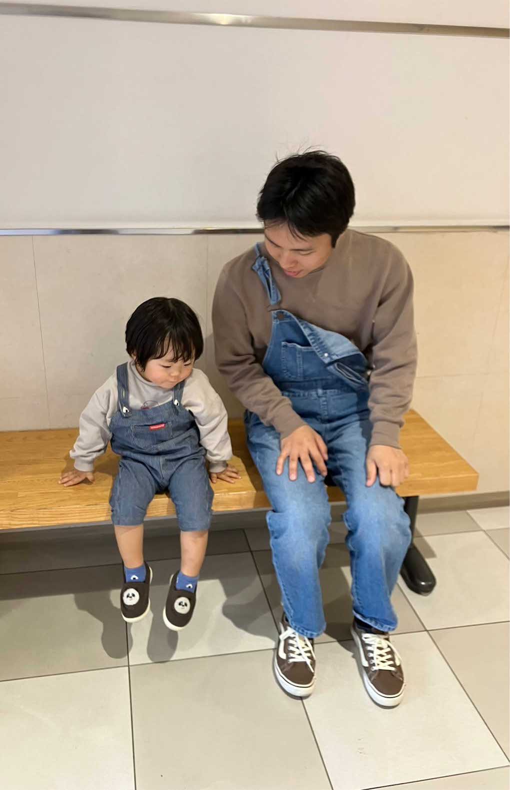 父親の塚越寛人さんと湊斗くん（画像は遺族提供）