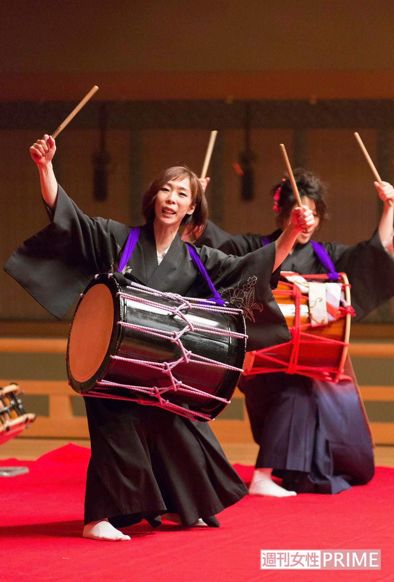 娘と共に二人三脚で舞台に出演してきた友永綾美さん。副作用で眉がうすくなり、舞台メイクに苦戦したことも