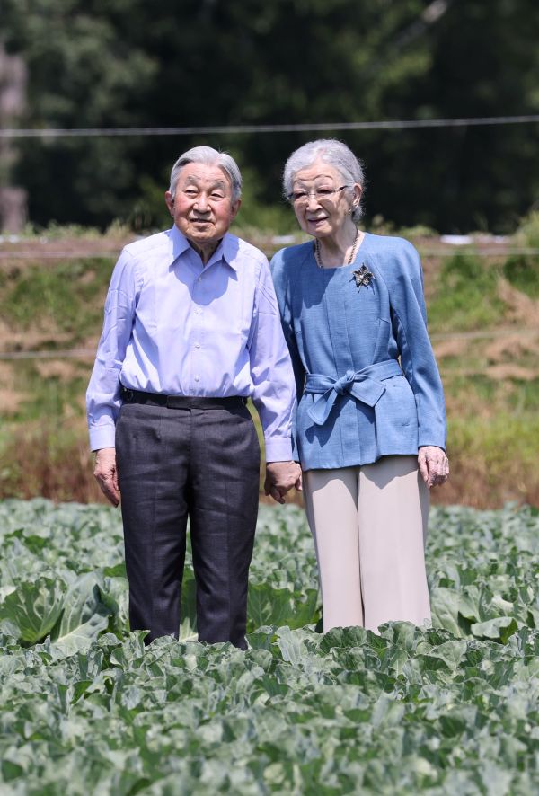 8月23日、軽井沢で静養されたご夫妻。軽井沢はおふたりが出会われた思い出の場所 初孫である眞子さんに深い愛情を注がれてきた美智子さま