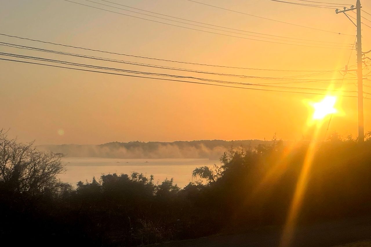 スロットコーナーからは能登の美しい景色も見られる　写真提供／能登の宿 和倉温泉はまづる