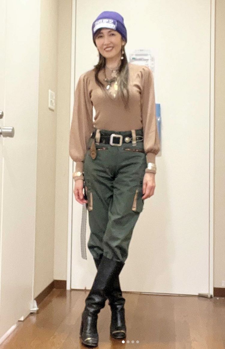 批判が集まってしまう工藤静香のファッション（本人インスタグラムより）