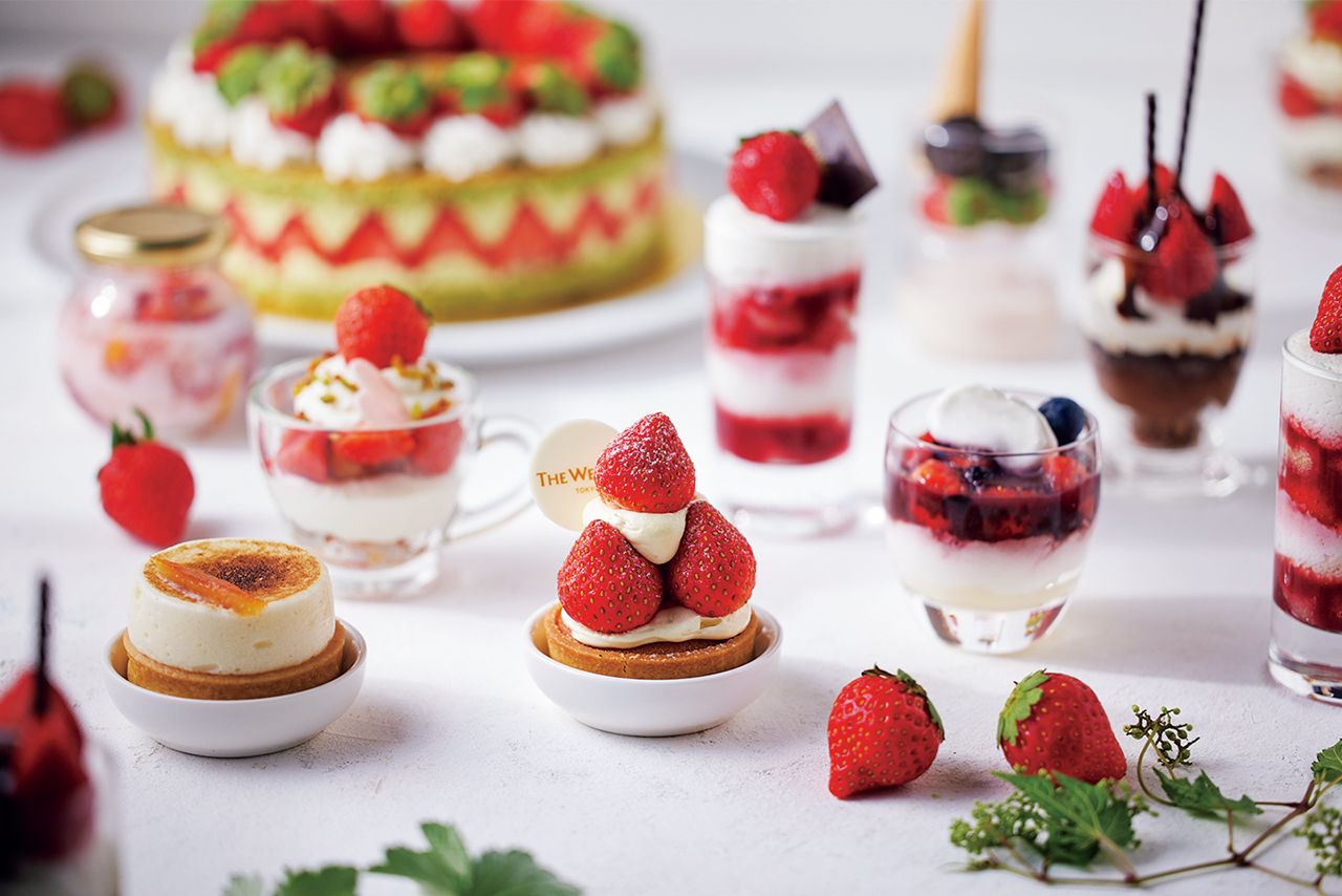 ジューシーないちごを贅沢にのせたタルトやパフェ、グラスショートケーキ、タルトなど種類も豊富