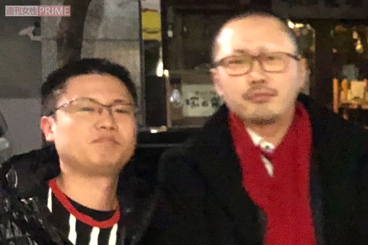 殺害された山中健司氏（右）と佐々木文俊被告（左）。ビジネスパートナーとしてうまくやっていた、と山中氏の妻・ユキさん（仮名）