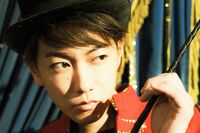 佐藤健、2017年カレンダー発売　和装からカジュアルまで極上カットを公開