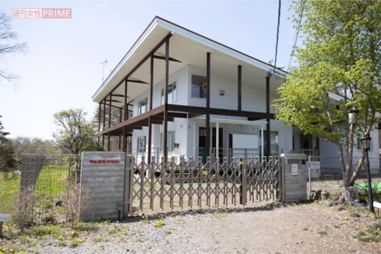 自然豊かな場所に立地するサムエル幼稚園の園舎。日本初の行動分析学を用いたインクルーシブ幼稚園