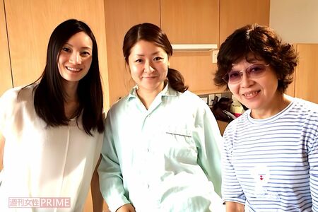 フィギュアスケートの後輩でもある荒川静香さんらも入院中に駆けつけた。荒川さんとは彼女が15歳のときに出会って以来、妹のような存在